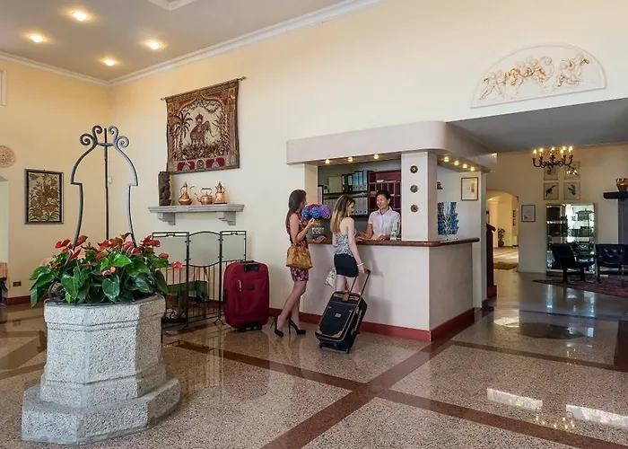 ホテル Lido La Perla Nera 3*