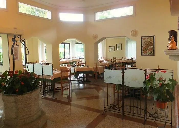 丽都拉佩拉尼拉酒店