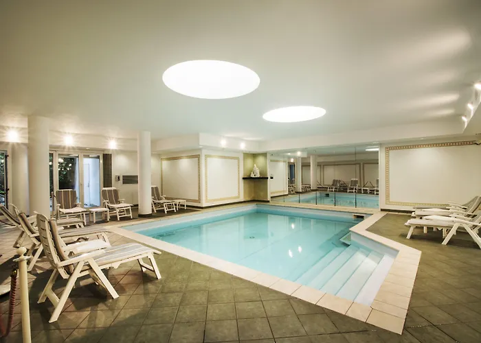 丽都拉佩拉尼拉酒店 3*