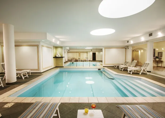 丽都拉佩拉尼拉酒店