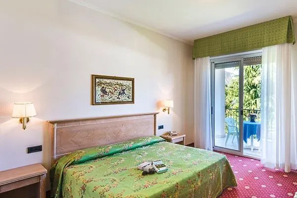 丽都拉佩拉尼拉酒店