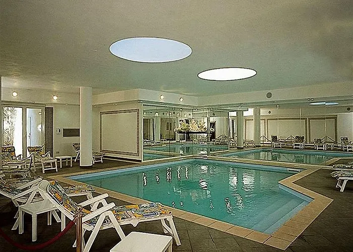 丽都拉佩拉尼拉酒店 3* 斯特雷萨